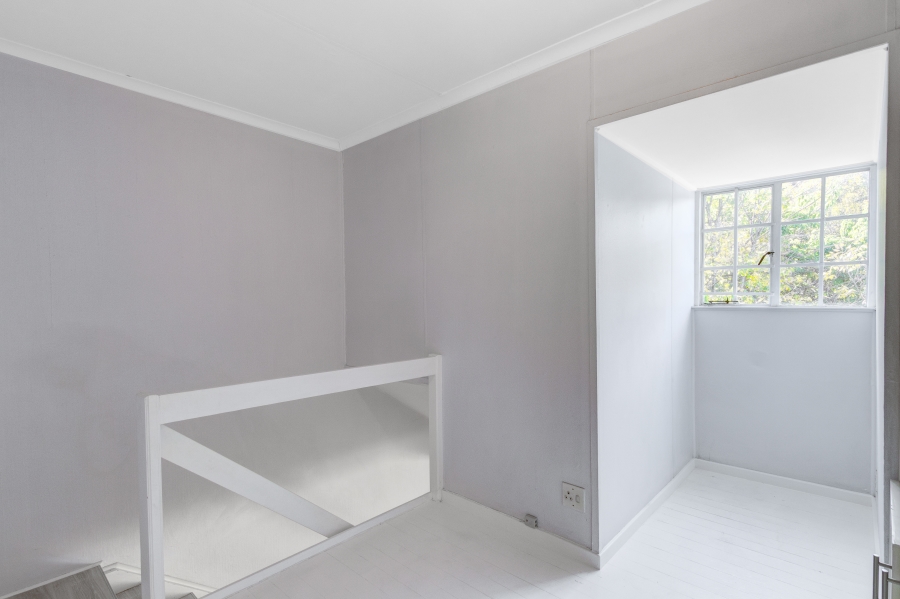 2 Bedroom Property for Sale in Magaliessig Gauteng