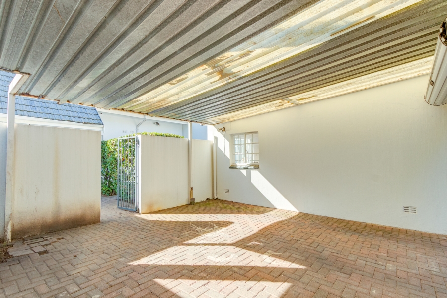 2 Bedroom Property for Sale in Magaliessig Gauteng
