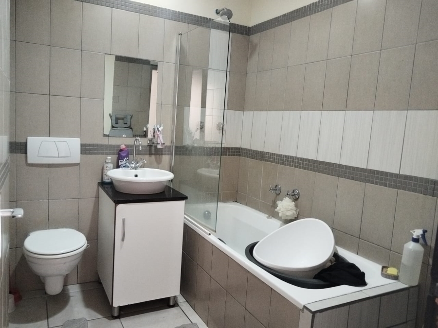 2 Bedroom Property for Sale in Johannesburg Central Gauteng