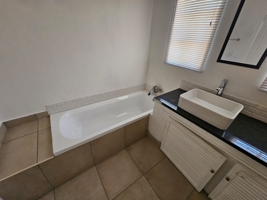 3 Bedroom Property for Sale in Three Rivers Proper Gauteng