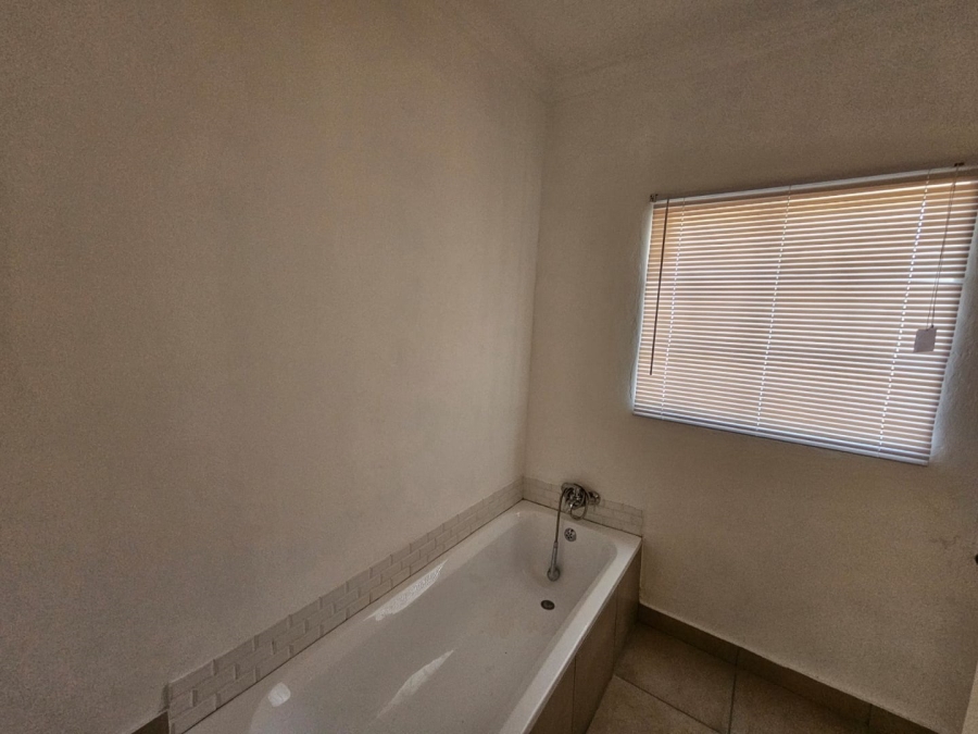 3 Bedroom Property for Sale in Three Rivers Proper Gauteng