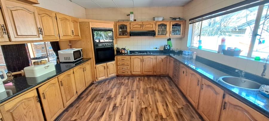 5 Bedroom Property for Sale in Three Rivers Proper Gauteng
