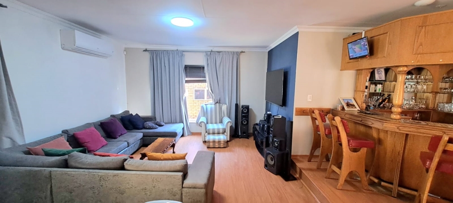 5 Bedroom Property for Sale in Three Rivers Proper Gauteng