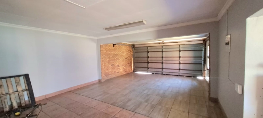 5 Bedroom Property for Sale in Three Rivers Proper Gauteng