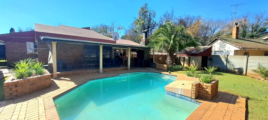 5 Bedroom Property for Sale in Three Rivers Proper Gauteng