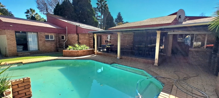 5 Bedroom Property for Sale in Three Rivers Proper Gauteng