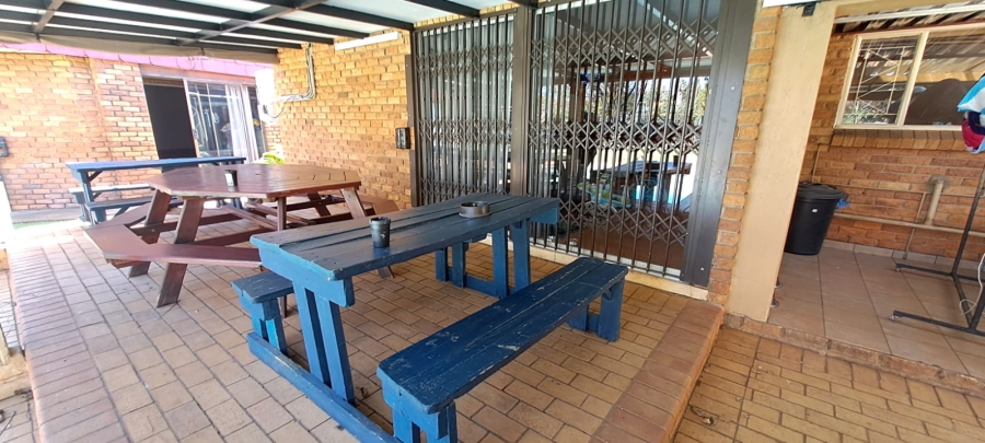 5 Bedroom Property for Sale in Three Rivers Proper Gauteng