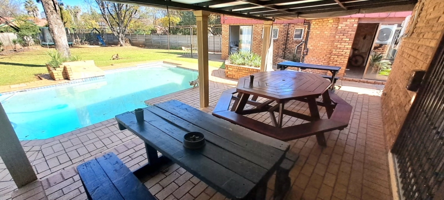 5 Bedroom Property for Sale in Three Rivers Proper Gauteng