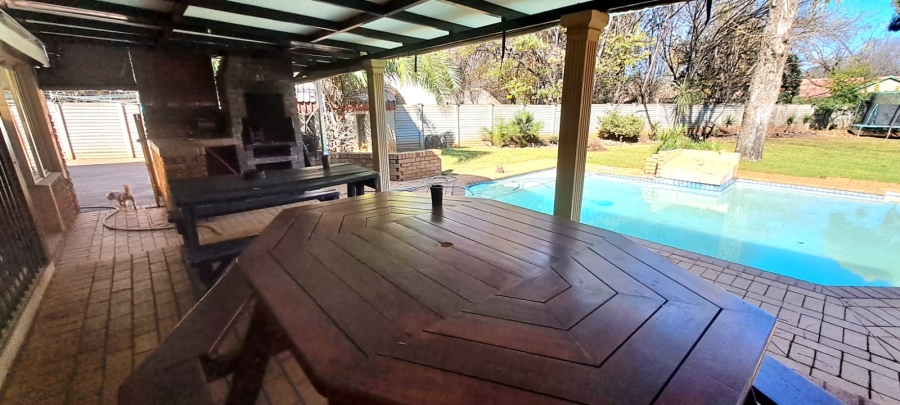 5 Bedroom Property for Sale in Three Rivers Proper Gauteng