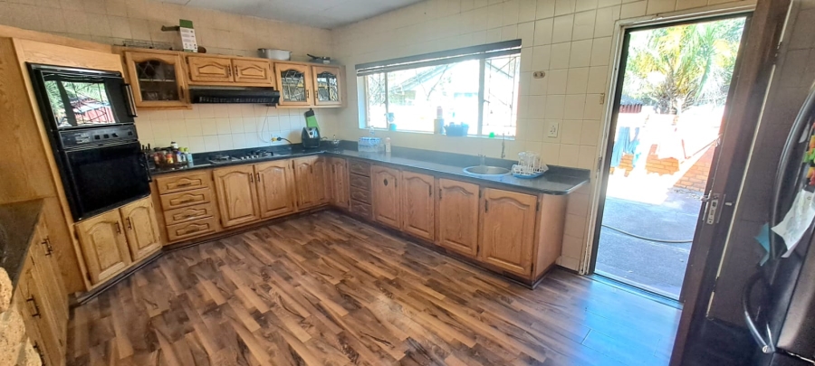 5 Bedroom Property for Sale in Three Rivers Proper Gauteng