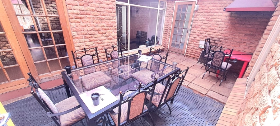 5 Bedroom Property for Sale in Three Rivers Proper Gauteng