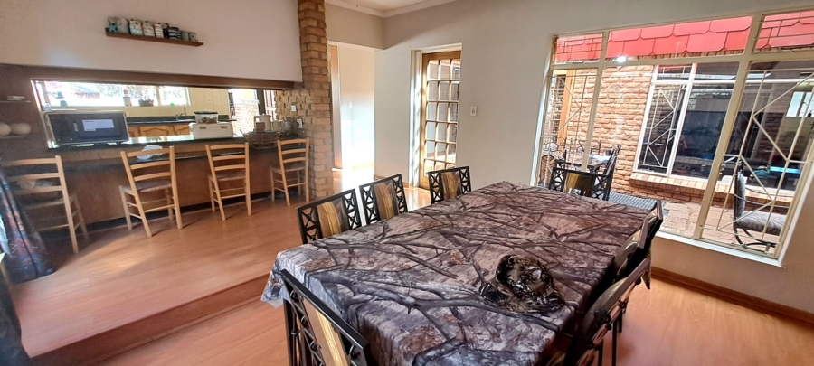 5 Bedroom Property for Sale in Three Rivers Proper Gauteng