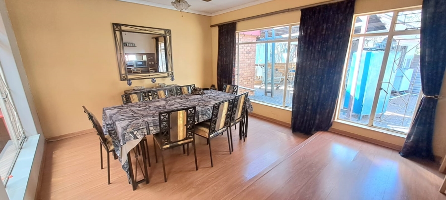 5 Bedroom Property for Sale in Three Rivers Proper Gauteng