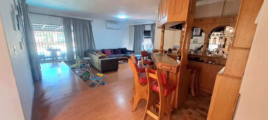 5 Bedroom Property for Sale in Three Rivers Proper Gauteng