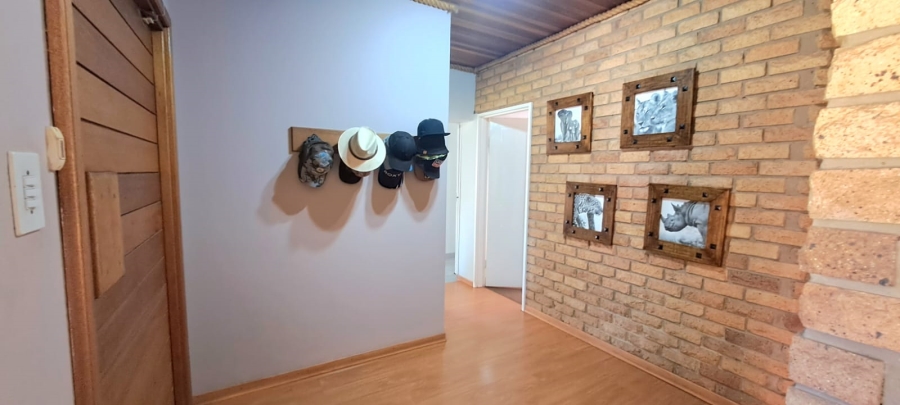 5 Bedroom Property for Sale in Three Rivers Proper Gauteng