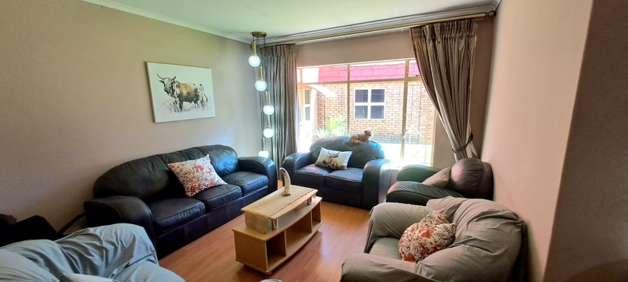 5 Bedroom Property for Sale in Three Rivers Proper Gauteng