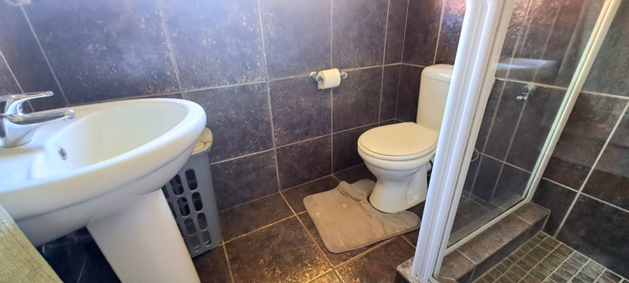 5 Bedroom Property for Sale in Three Rivers Proper Gauteng