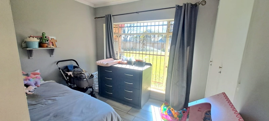 5 Bedroom Property for Sale in Three Rivers Proper Gauteng