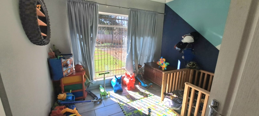 5 Bedroom Property for Sale in Three Rivers Proper Gauteng