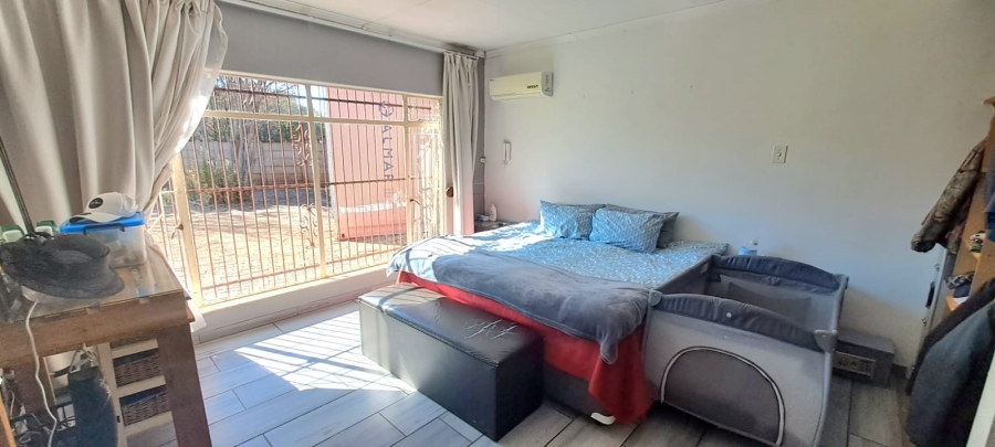 5 Bedroom Property for Sale in Three Rivers Proper Gauteng