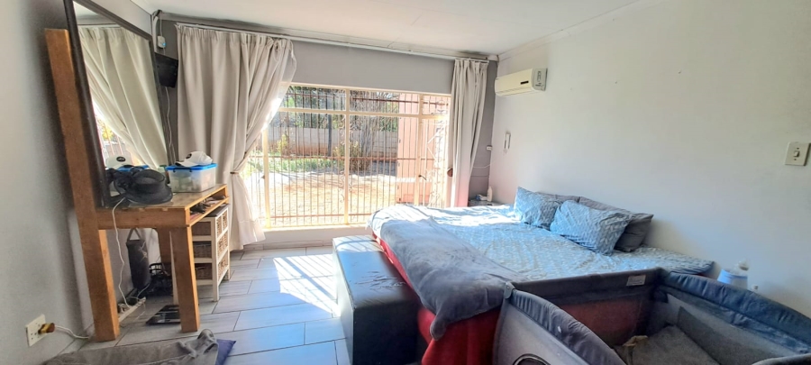 5 Bedroom Property for Sale in Three Rivers Proper Gauteng