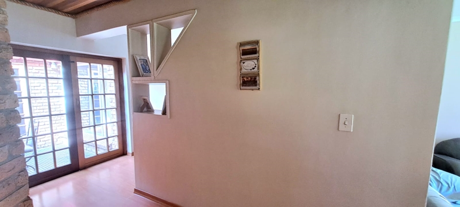 5 Bedroom Property for Sale in Three Rivers Proper Gauteng