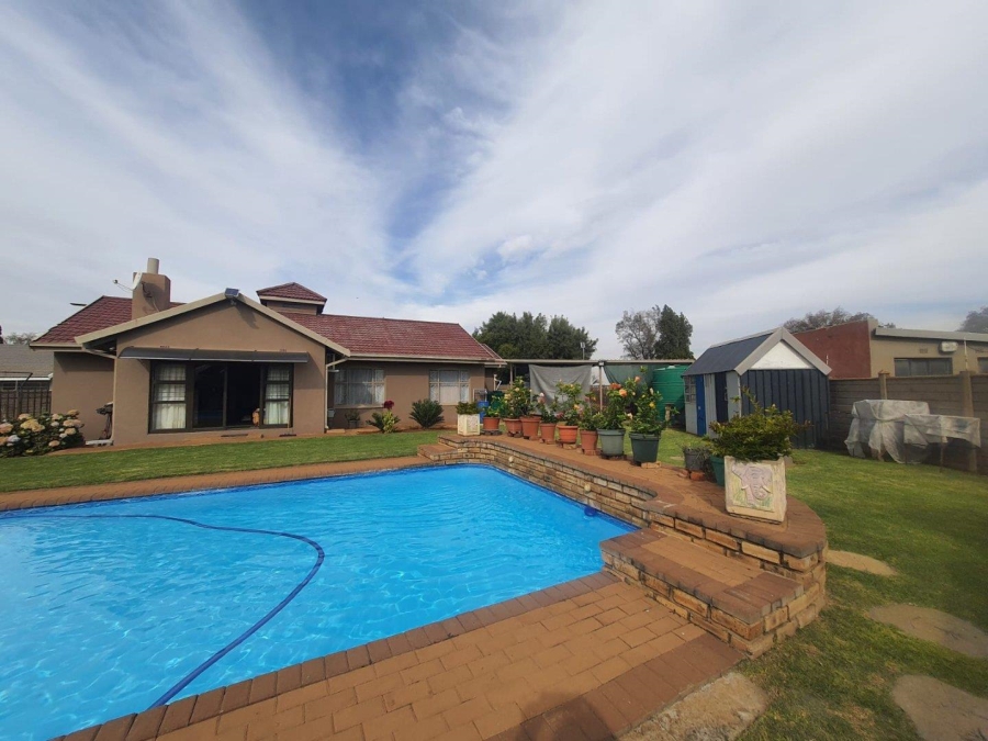 3 Bedroom Property for Sale in Sonland Park Gauteng