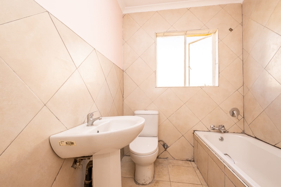 2 Bedroom Property for Sale in Lower Finsbury Gauteng