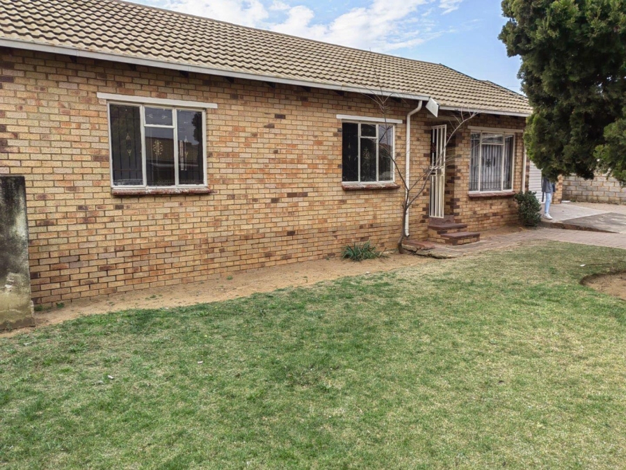 3 Bedroom Property for Sale in Mohlakeng Gauteng