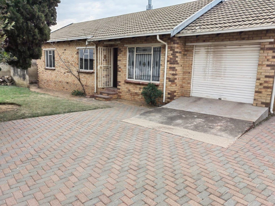 3 Bedroom Property for Sale in Mohlakeng Gauteng