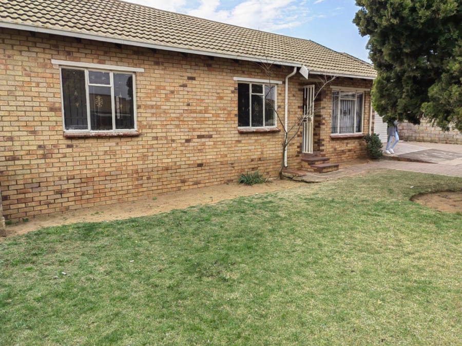 3 Bedroom Property for Sale in Mohlakeng Gauteng