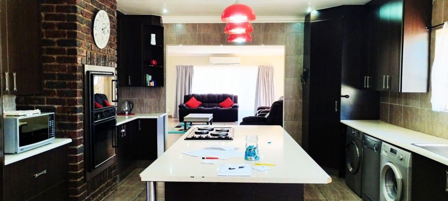 6 Bedroom Property for Sale in Rant En Dal Gauteng