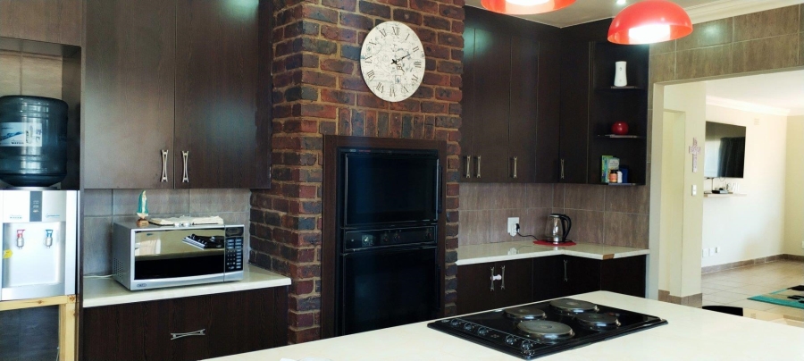 6 Bedroom Property for Sale in Rant En Dal Gauteng