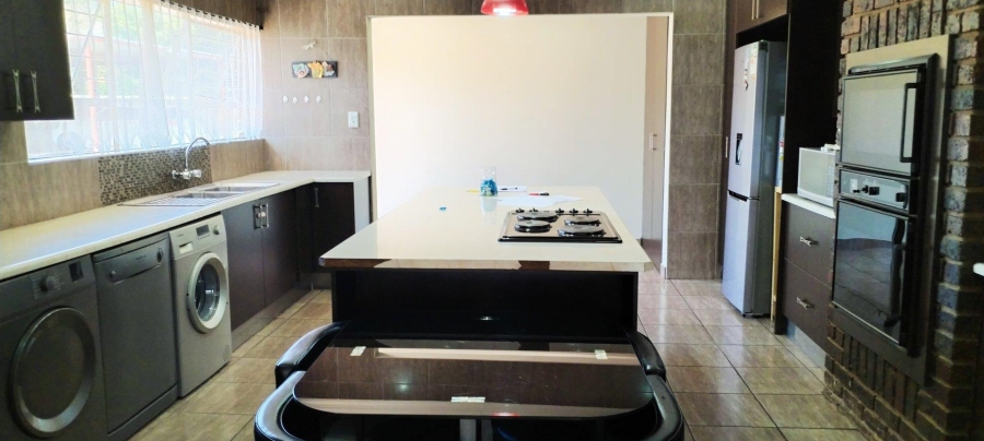 6 Bedroom Property for Sale in Rant En Dal Gauteng