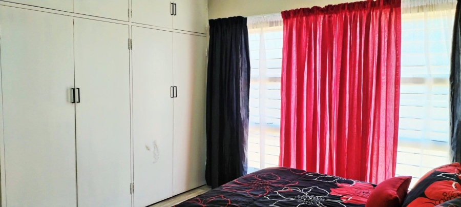 6 Bedroom Property for Sale in Rant En Dal Gauteng