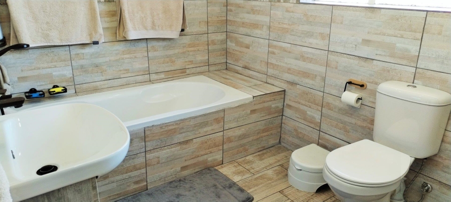 6 Bedroom Property for Sale in Rant En Dal Gauteng