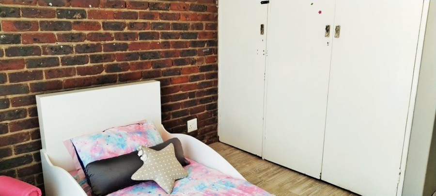 6 Bedroom Property for Sale in Rant En Dal Gauteng
