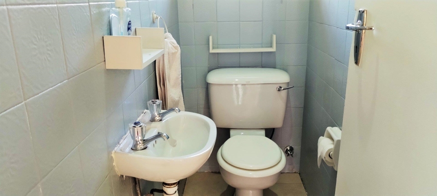 6 Bedroom Property for Sale in Rant En Dal Gauteng