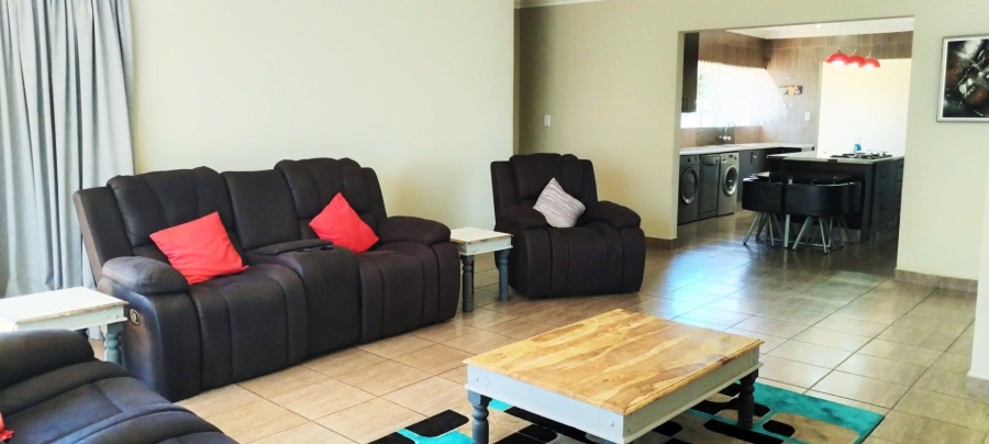 6 Bedroom Property for Sale in Rant En Dal Gauteng