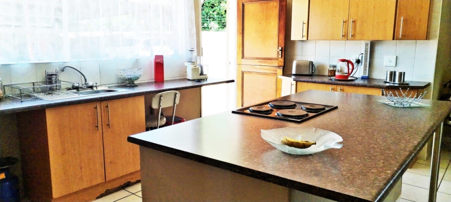 6 Bedroom Property for Sale in Rant En Dal Gauteng