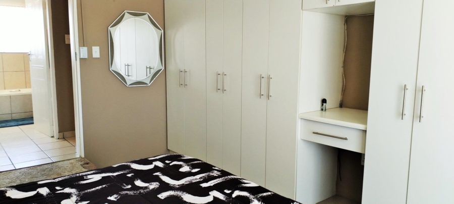 6 Bedroom Property for Sale in Rant En Dal Gauteng
