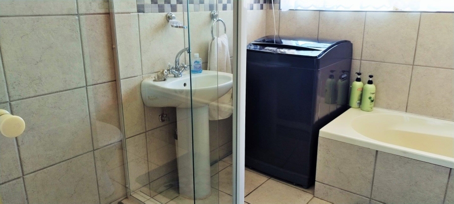6 Bedroom Property for Sale in Rant En Dal Gauteng