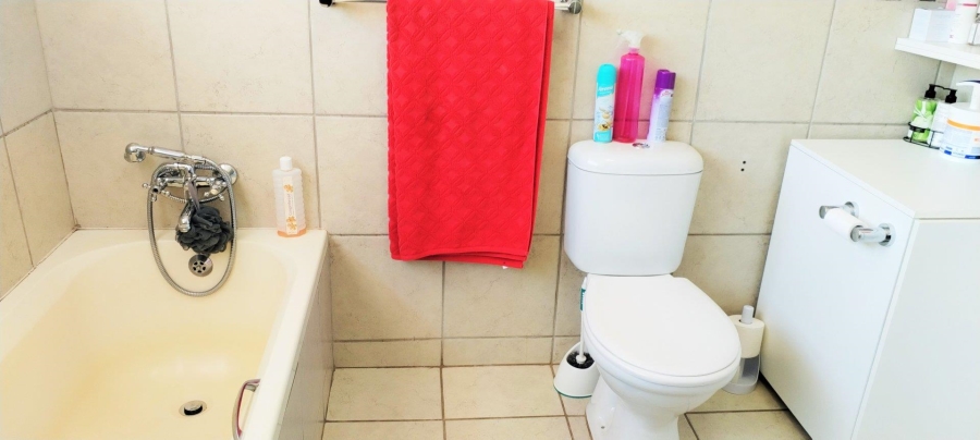 6 Bedroom Property for Sale in Rant En Dal Gauteng
