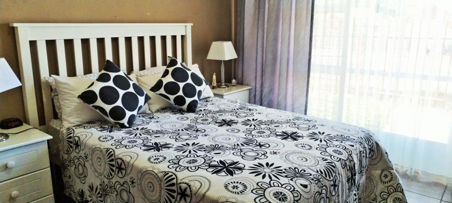 6 Bedroom Property for Sale in Rant En Dal Gauteng