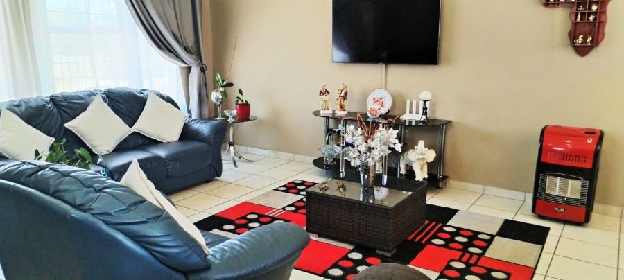 6 Bedroom Property for Sale in Rant En Dal Gauteng