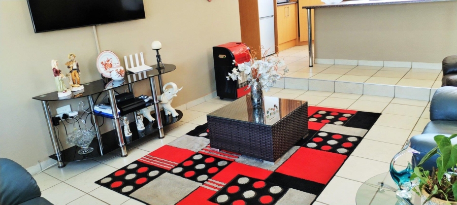 6 Bedroom Property for Sale in Rant En Dal Gauteng