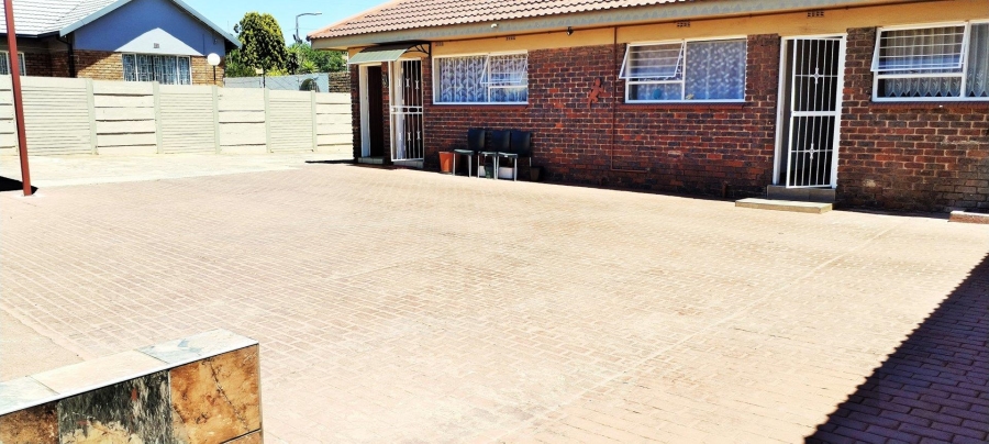 6 Bedroom Property for Sale in Rant En Dal Gauteng