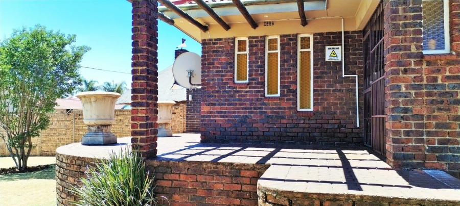 6 Bedroom Property for Sale in Rant En Dal Gauteng