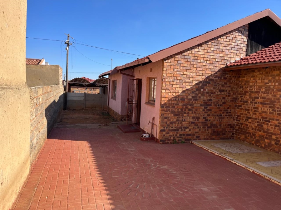 3 Bedroom Property for Sale in Mohlakeng Gauteng