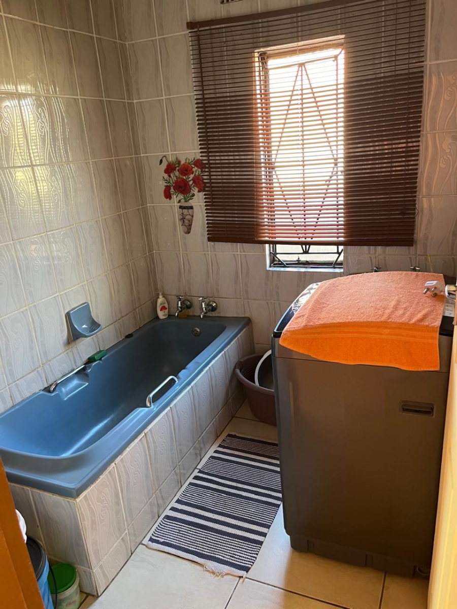 3 Bedroom Property for Sale in Mohlakeng Gauteng